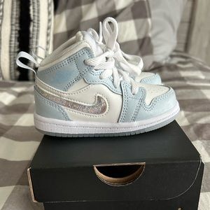 TODDLER JORDAN 1 MID SE in blue tint